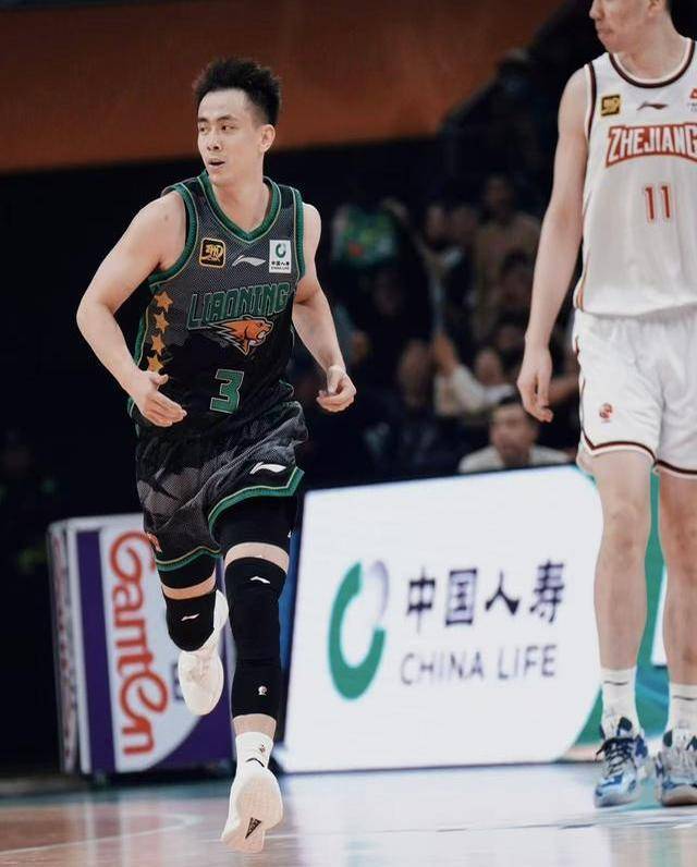 重要助攻首场状态出色，FPX观众沸腾！，蒂姆重返赛场引发球迷热议的简单介绍-九游娱乐